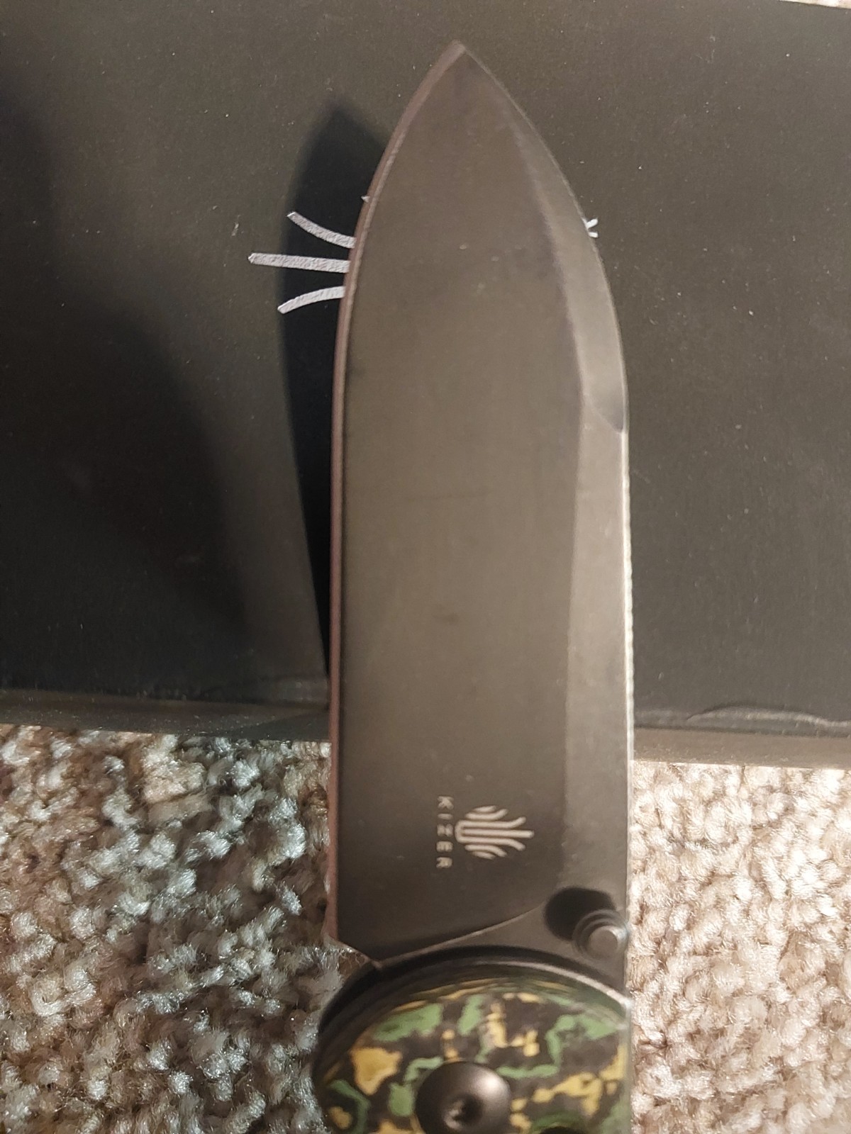 Kizer Drop Bear Clutch Lock Folding Knife CPM-20CV Toxic Storm FatCarbon Handles