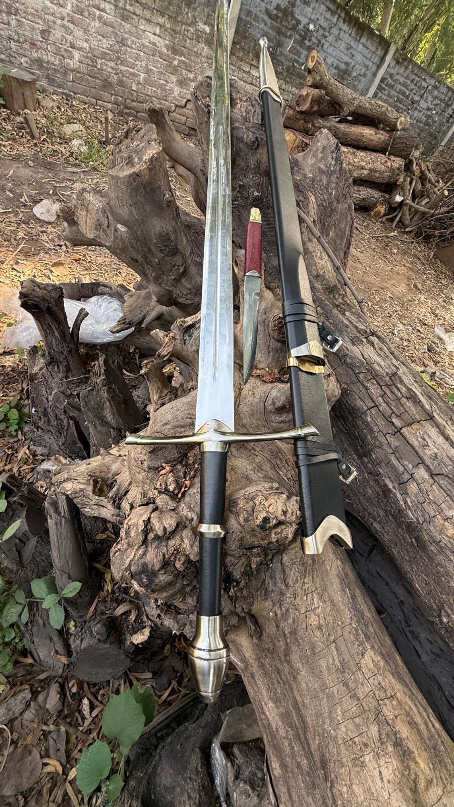 Custom Handmade Carbon Steel Blade Viking Sword , Hunting Sword , Medieval Sword