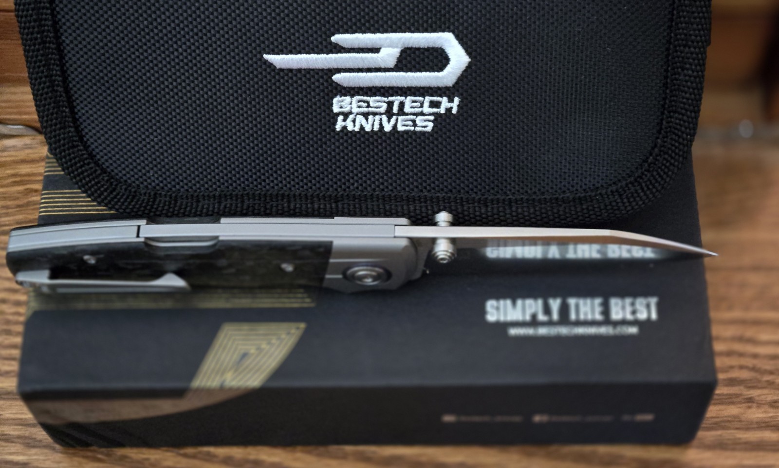 Bestech Knives Tonic M390 Carbon Fiber Folding Lockback Pocketknife BT2204D