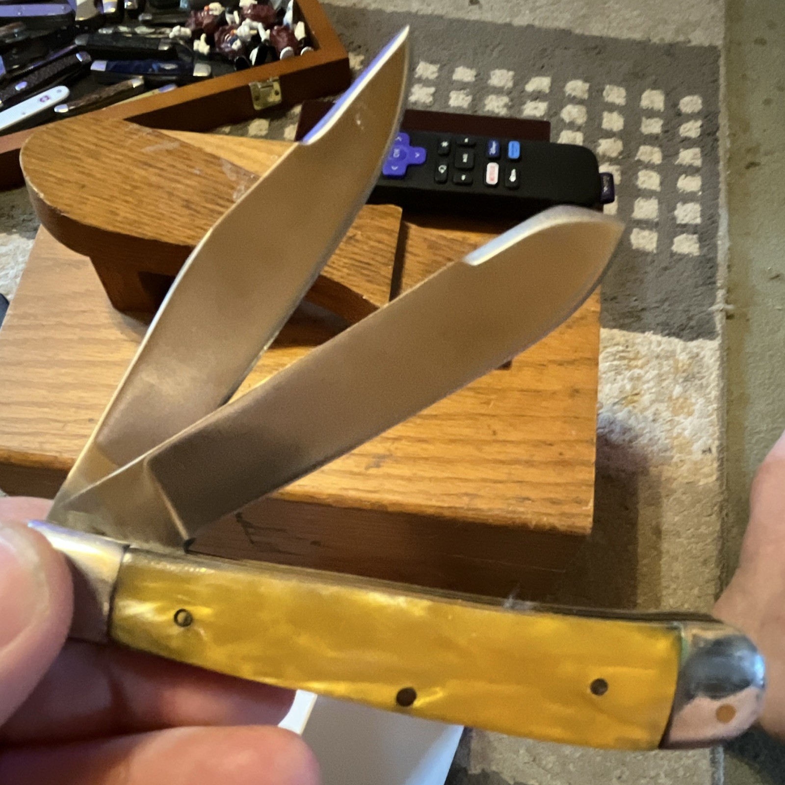 Wildlife Predators Wolf 2000 2-Blade SS Slipjoint Pocketknife Yellow Handle