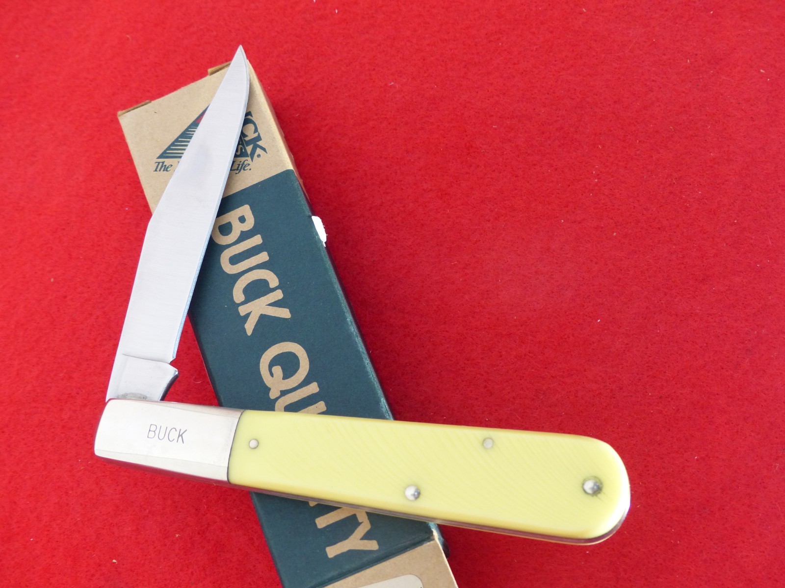 Buck mint in box yellow Grandaddy Barlow 03319YW, Cat 9150 knife