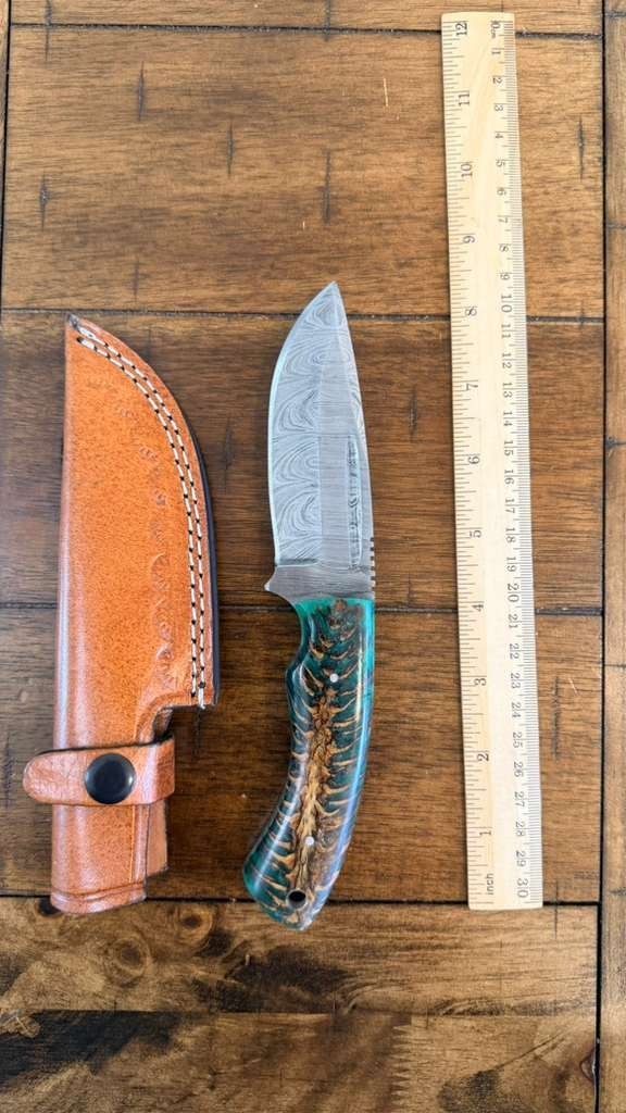 8.5″ CUSTOM HANDMADE DAMASCUS PINE CONE RESIN HANDLE KNIFE W/LANYARD & SHEATH