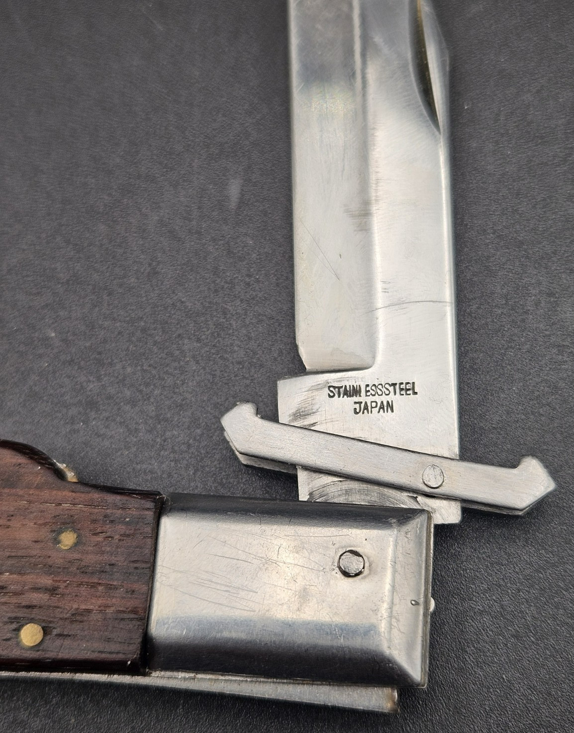 Vintage Wolf Stainless Steel Swing-Guard Folding Pocket Knife – Made in Japan