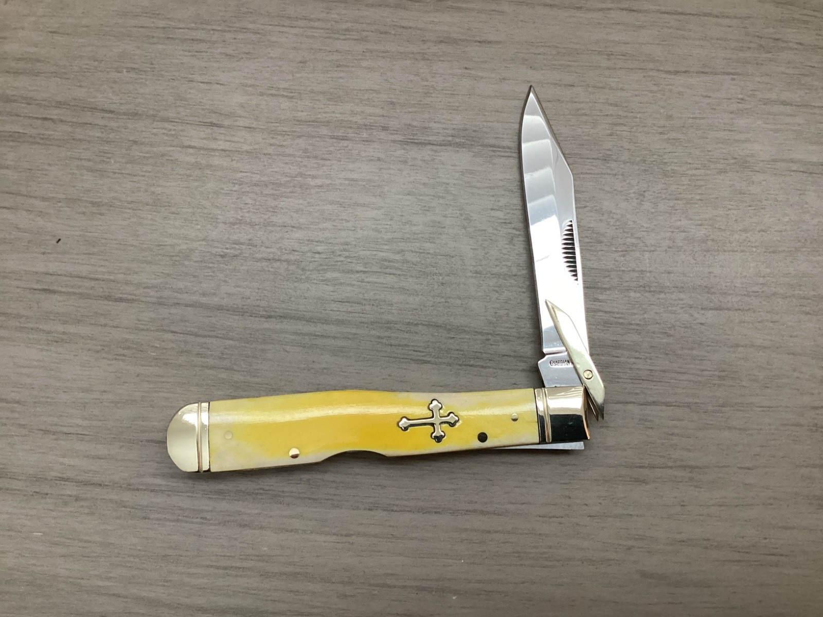 GERMAN CREEK GUARDIAN ANGEL Yellow Bone Cheetah Pocket Knife