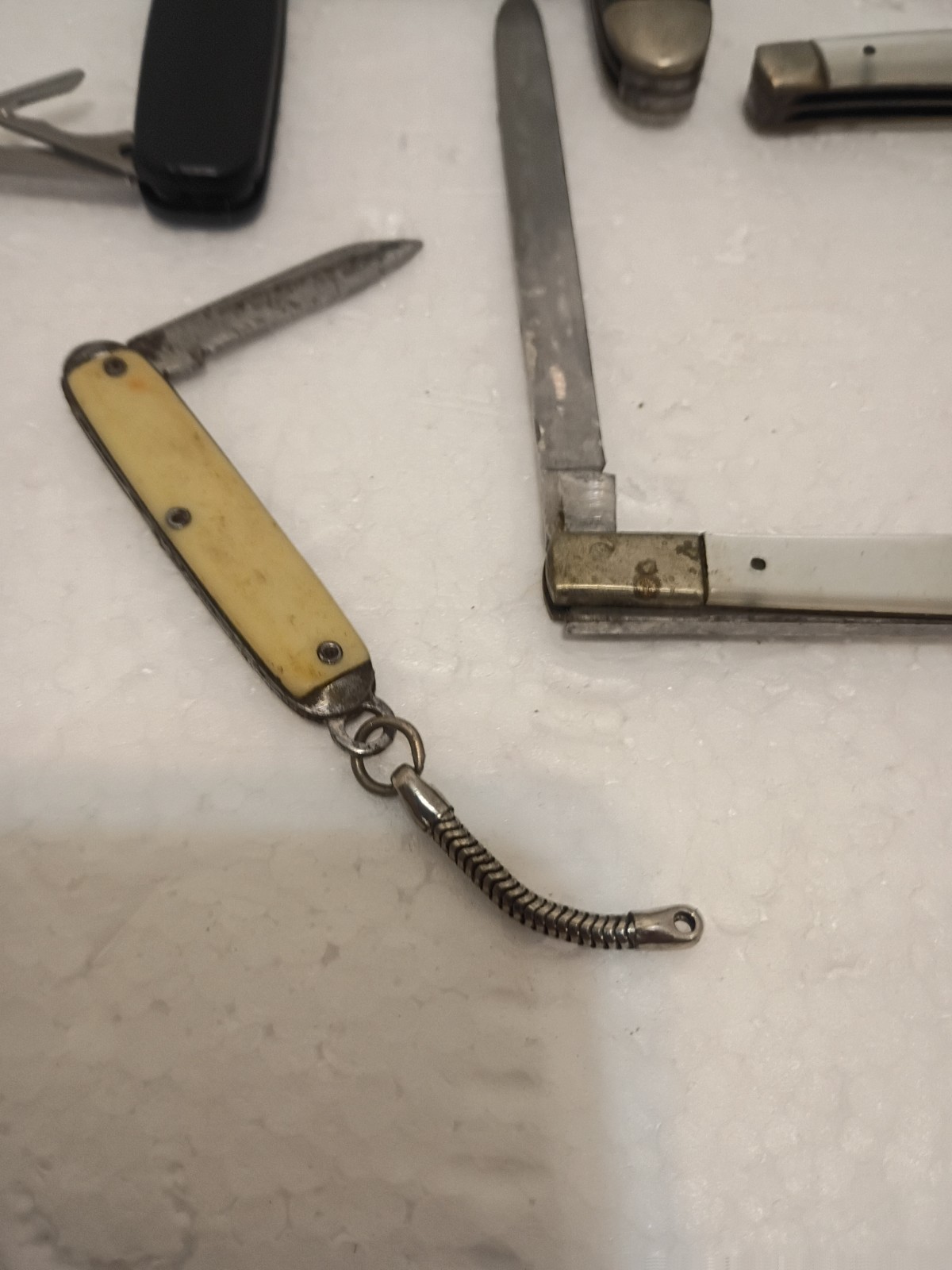 9 Vintage Knives Various Makes and Different Sizes None Perfect Condition