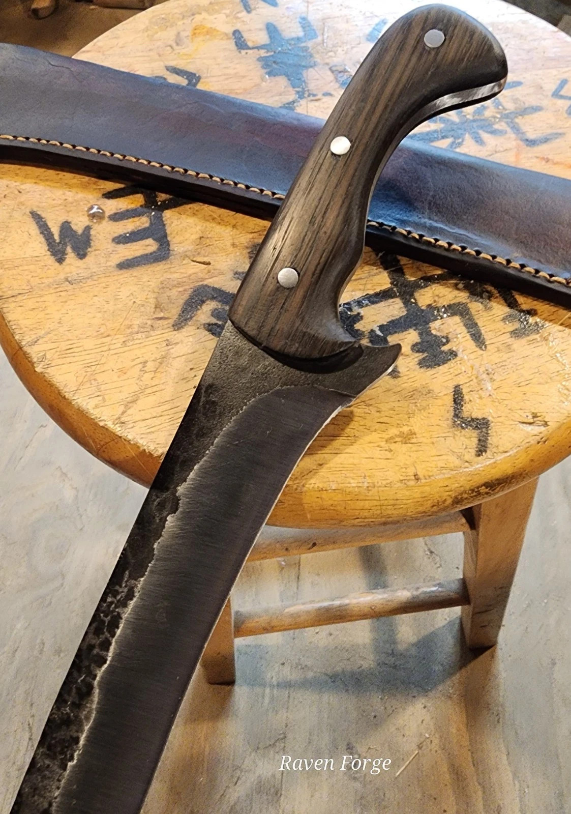 CUSTOM HANDMADE D2 TOOL STEEL HUNTING 23″ SWORD KNIFE WITH LEATHER SHEATH