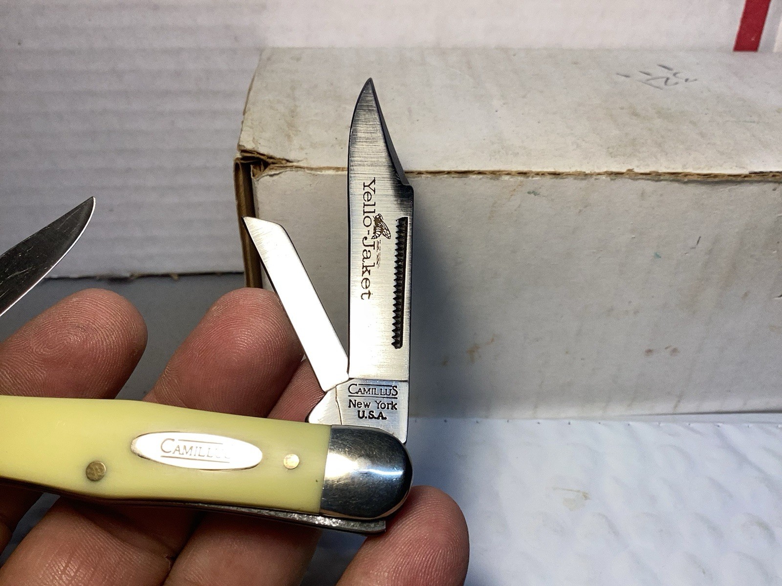 Camillus USA Yellow Jacket 72 Medium Stockman Pocketknife Yellow Handle. Nice