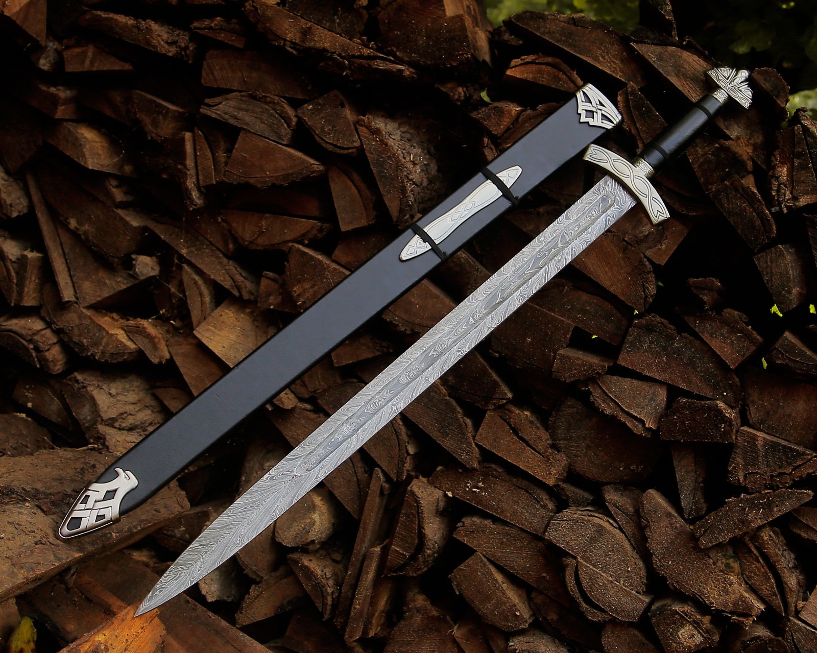 Hand Forged Damascus Steel Medieval Sword Viking Style with Scabbard collectible