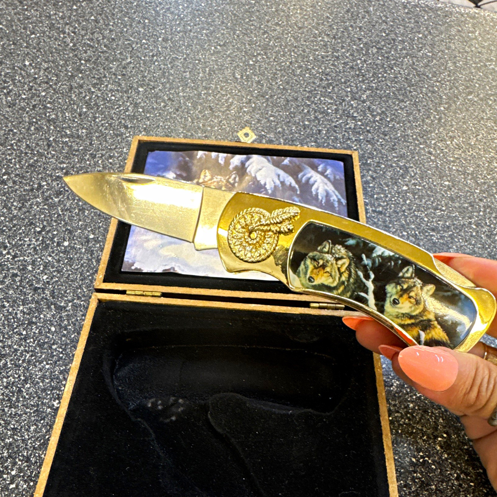 Lockback Stainless Steel Wolf Handle Folding Pocketknife, Manual, Under 2.75in