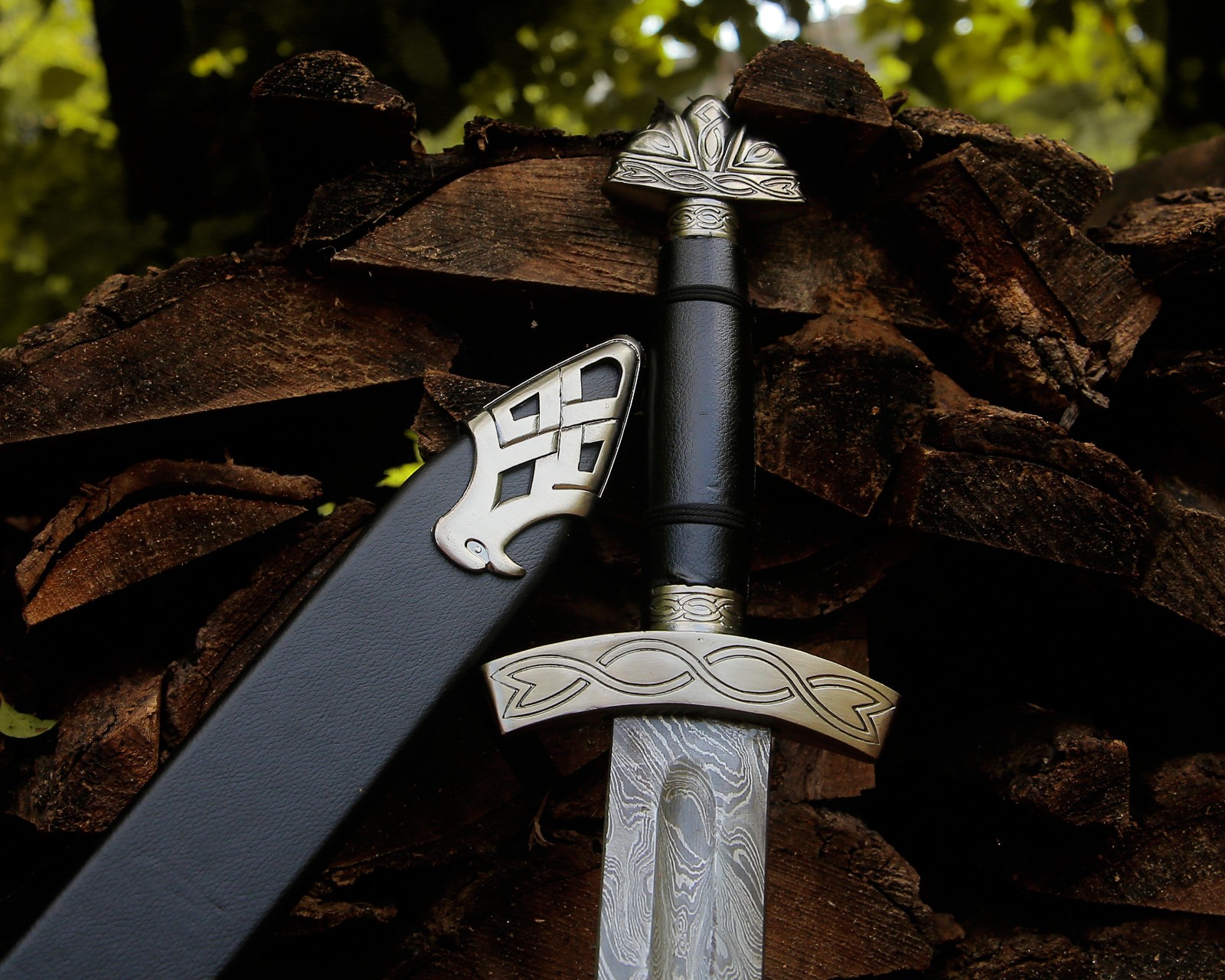 Hand Forged Damascus Steel Medieval Sword Viking Style with Scabbard collectible