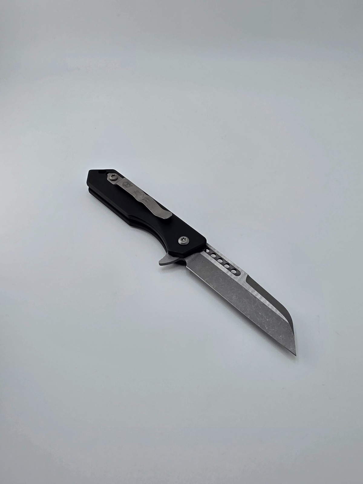 HERETIC KNIVES JINN MANUAL BATTLEWORN W/ BLACK CHASSIS