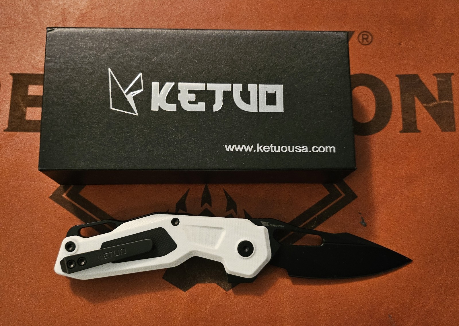 KETUO Mini Griffin Pocketknife White/Black G10 Drop Point Plain Edge Clip