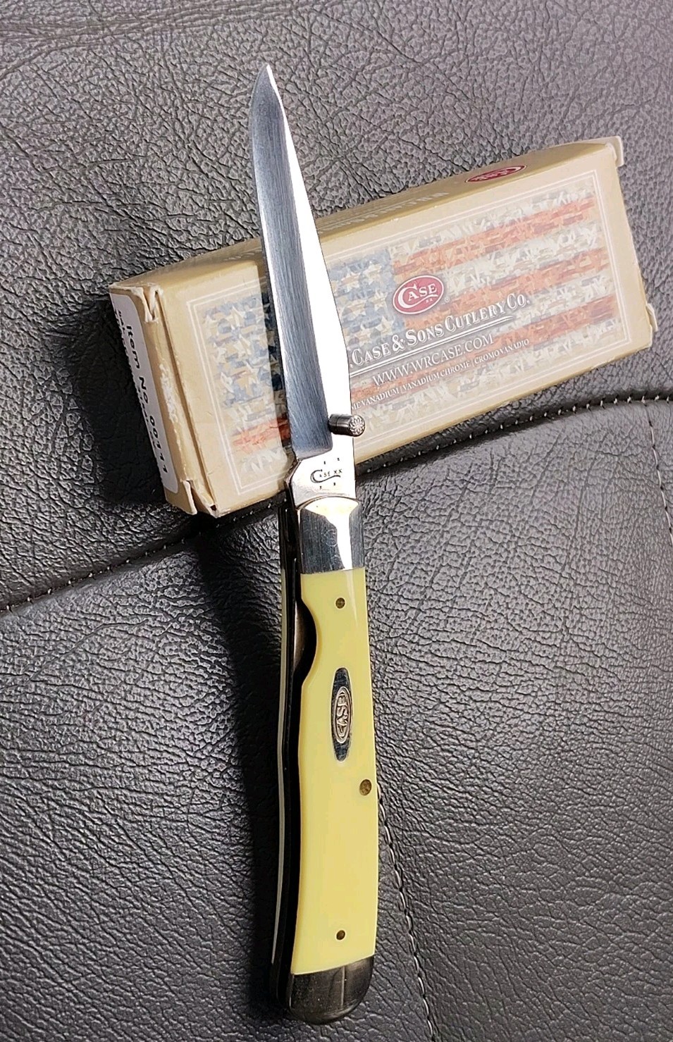 Case Tested XX USA, 3154L CV, Trapperlock,Yellow Synthetic Handles, W/ Box, Mint