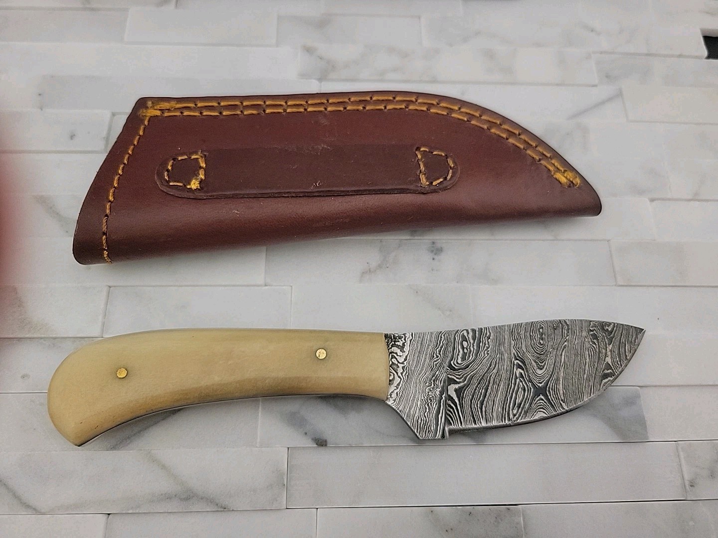 NEW 6″ Damascus Steel Hunting Skinning Knife Bone Handle With Leather Sheath