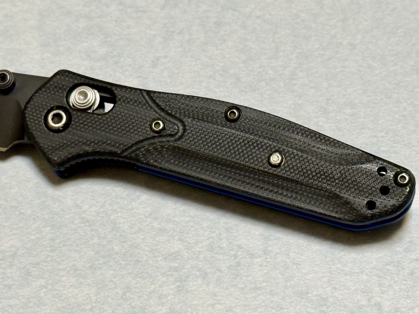 Benchmade 945BK-1 Mini Osborne Axis Reverse Tanto S30V Black/Blue G10