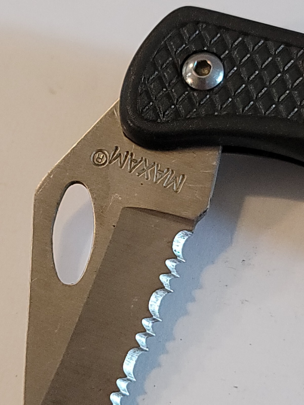Maxam Falcon Lockback Serrated Pocket Knife Black Stainless Steel 2.75in Blade