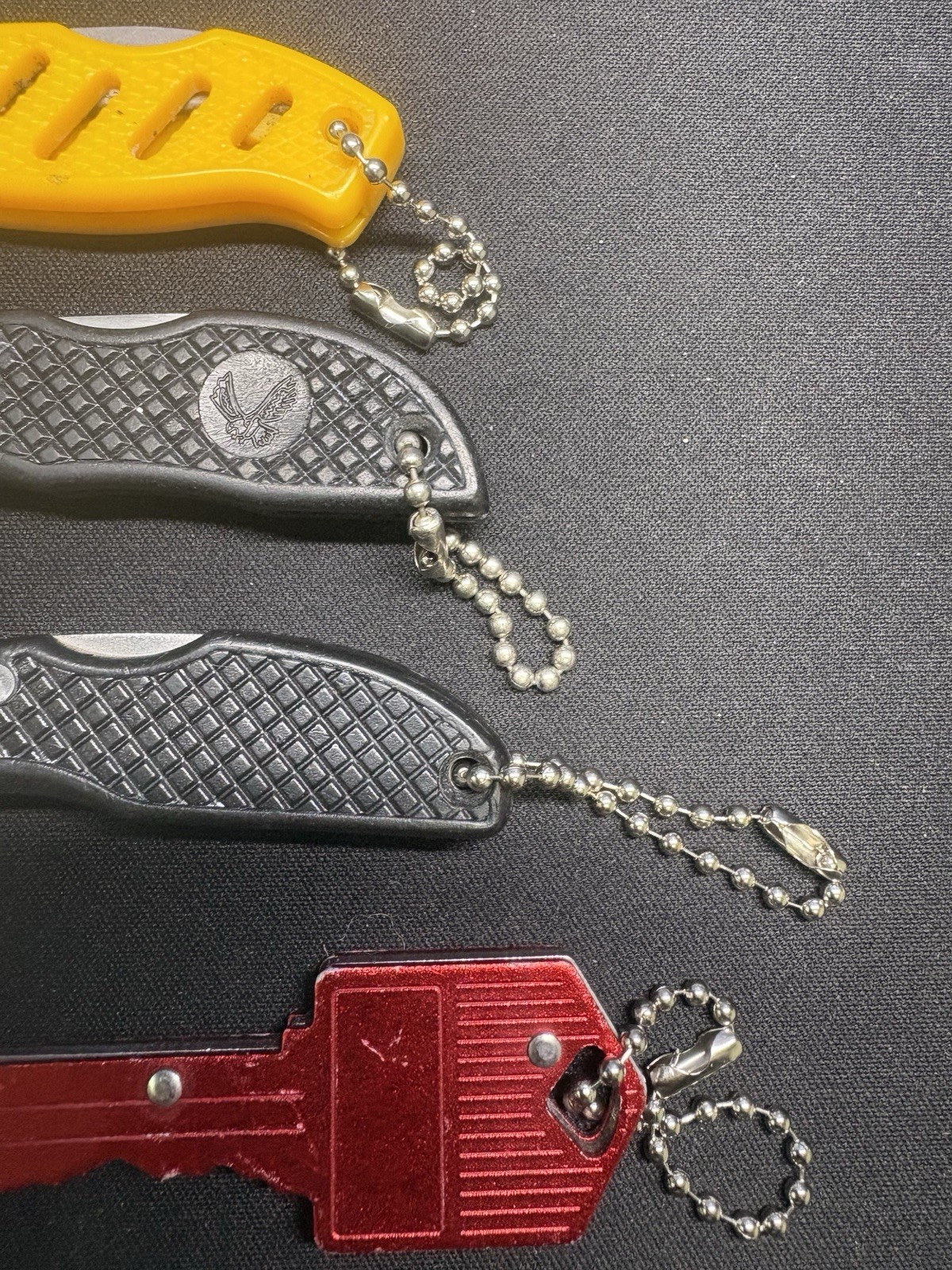 7 Count Lock Back EDC Knives. 2 Smith And Wesson 4 Non Branded 1 Key Knives