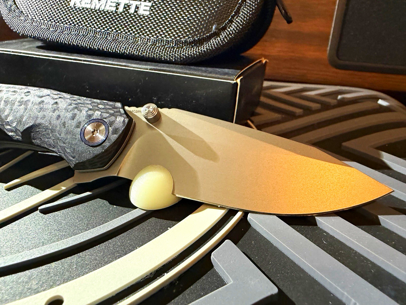 Remette Swordfish M390 Carbon Fiber Pocketknife Drop Point Plain Manual Liner