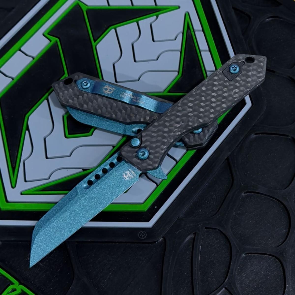Heretic Knives Jinn Manual Metallic Teal with Carbon Fiber MagnaCut H213-MT-CF