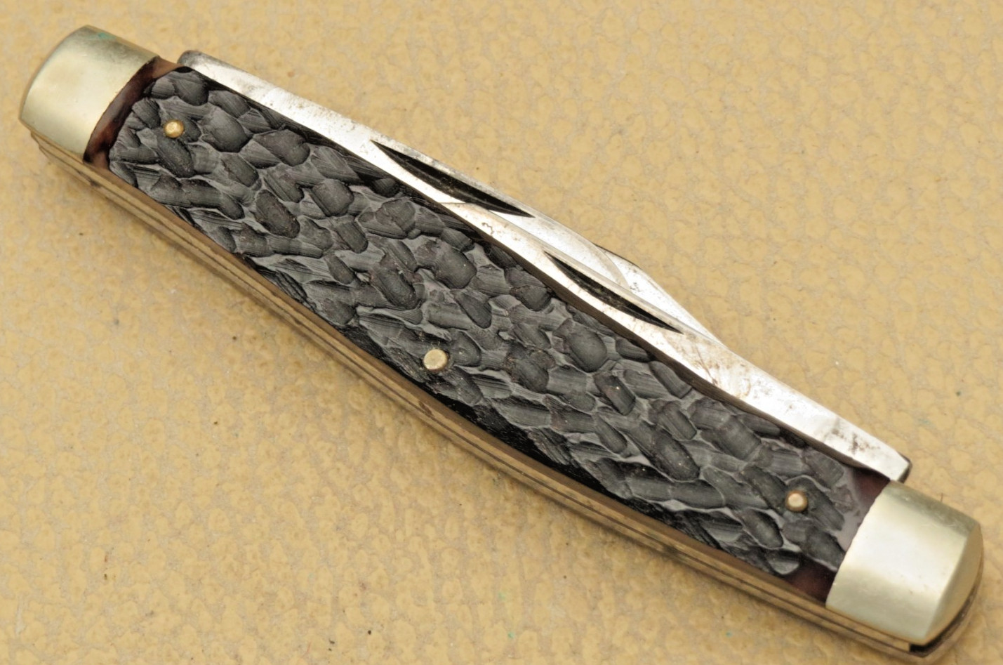 Vintage KISSING CRANE Solingen Stockman Knife Bone Handles – Unused with Tarnish