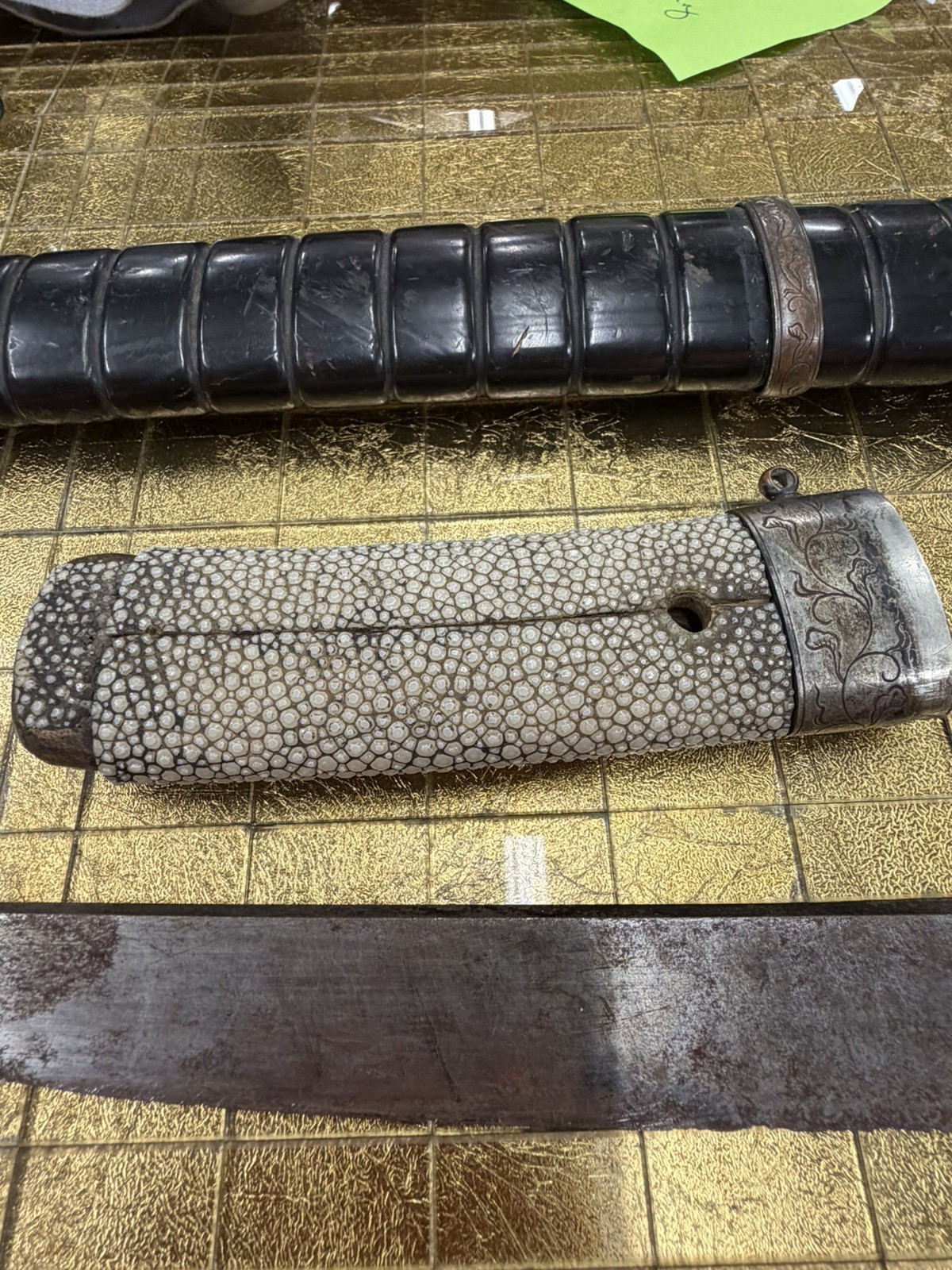 RARE Japanese tanto short sword with black-lacquered ribbed wood hilt