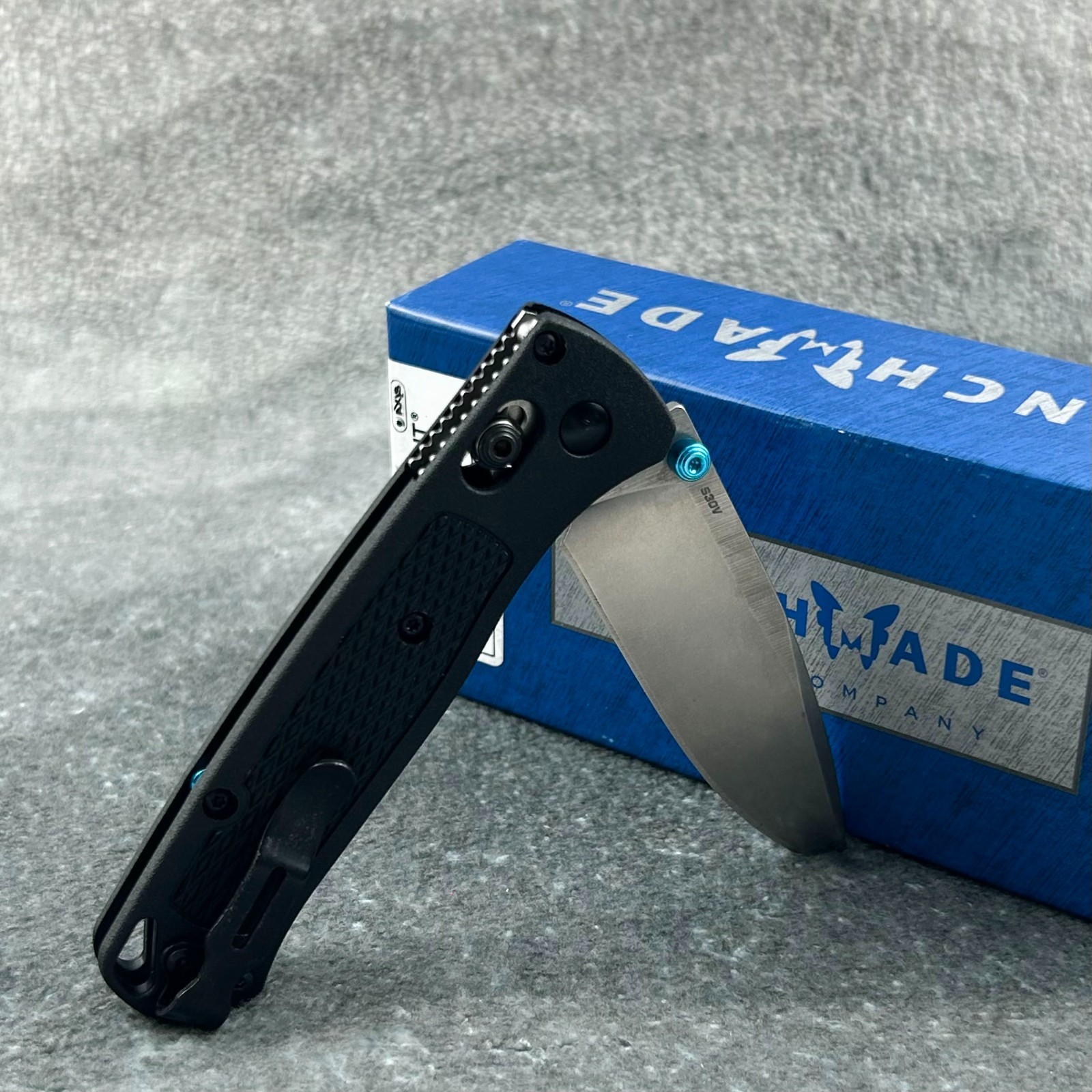 Benchmade-Bugout-(535BK-2) Black CF-Elite Handle CPM-S30V-Satin Drop Point Knive
