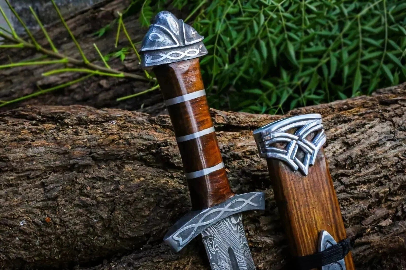 Hand Forged Damascus steel Viking Sword Sharp / Battle Ready Medieval Sword