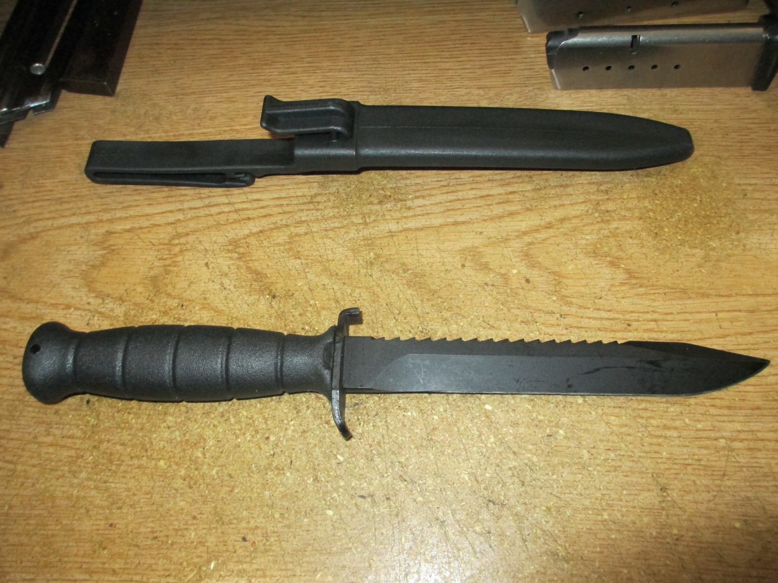 Vintage GLOCK 81 MADE IN AUSTRIA FIGHTING COMBAT FIELD KNIFE ROUND LOGO Gen 1