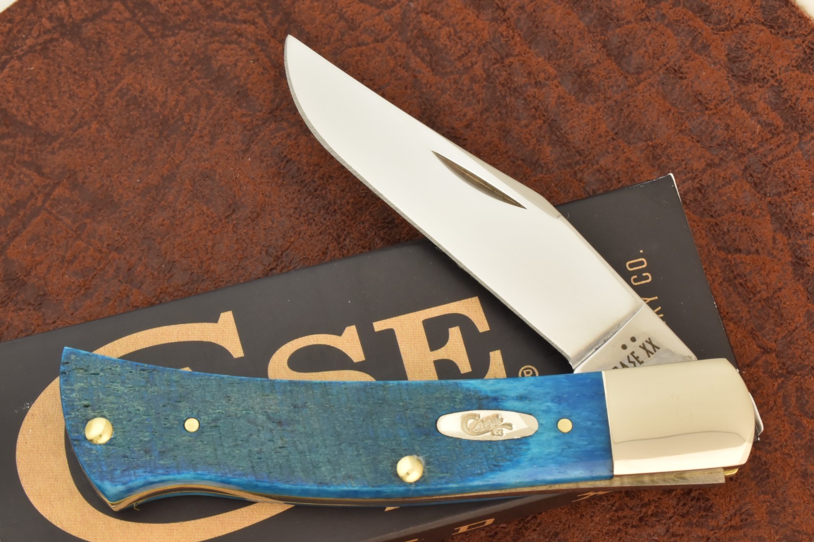 CASE XX USA 2026 SAWCUT CARIBBEAN BLUE BONE AXE HANDLE KNIFE TB61135 SS (36503)