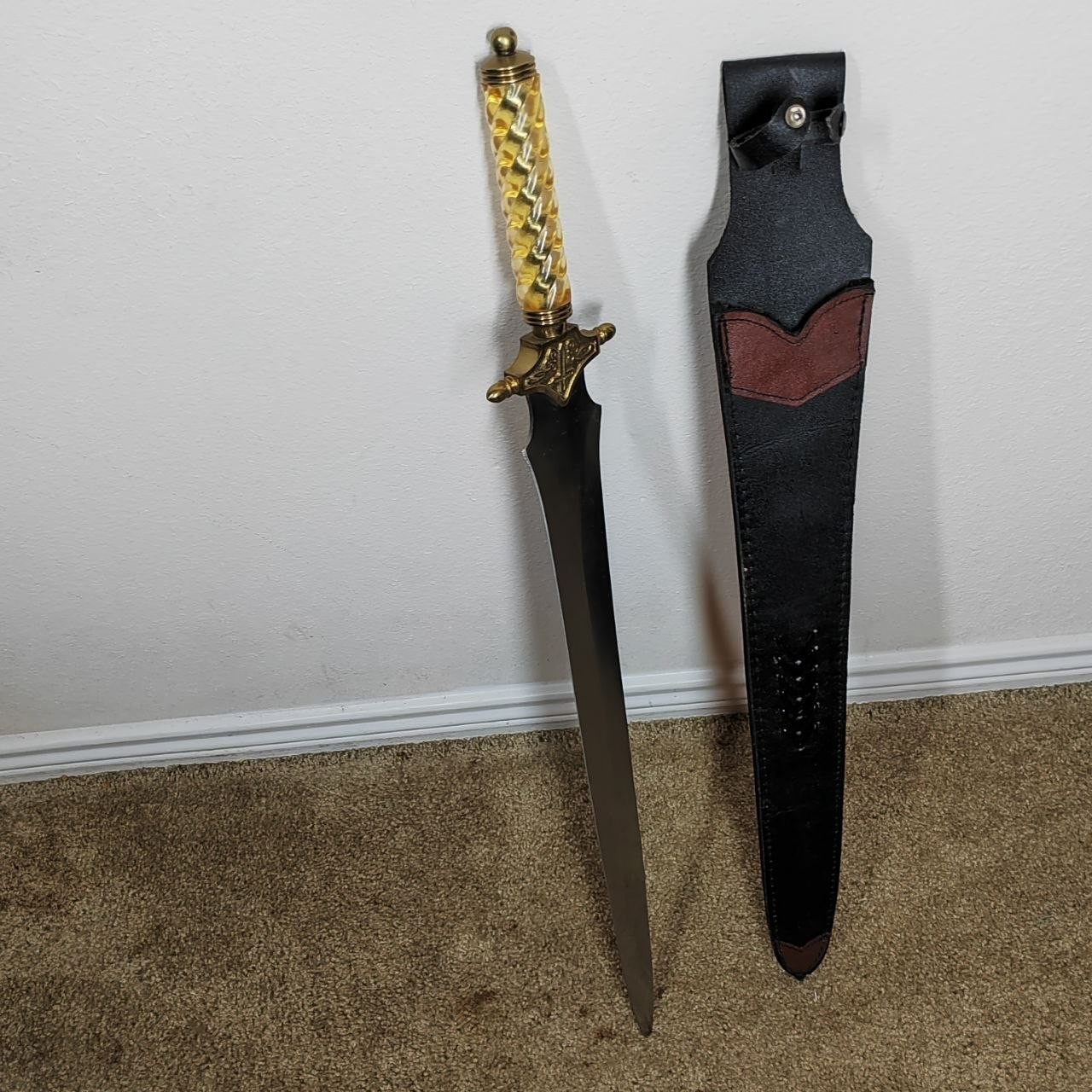Decorative Fantasy Dagger w/ Sheath Amber Style Handle Display Collectible