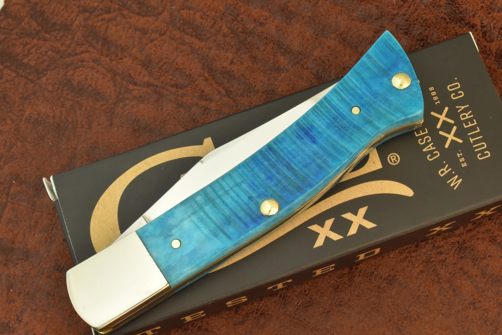 CASE XX USA 2026 SAWCUT CARIBBEAN BLUE BONE AXE HANDLE KNIFE TB61135 SS (36506)