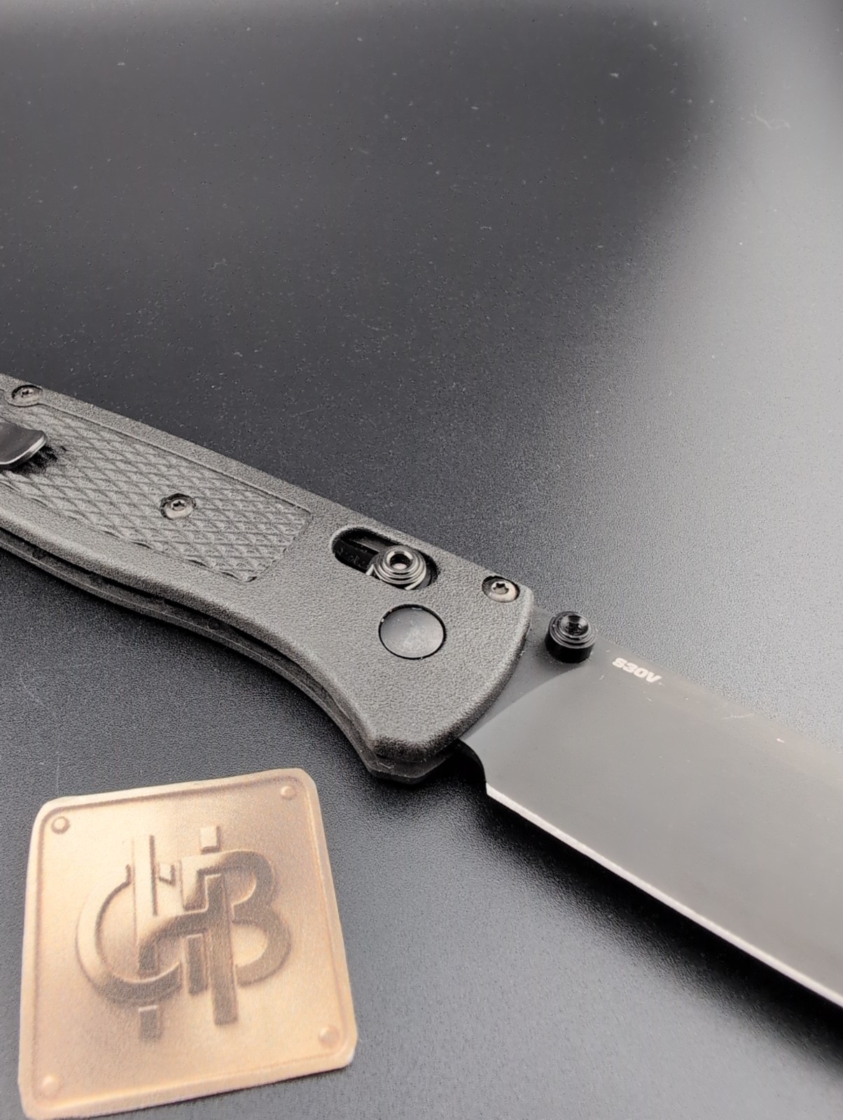 Benchmade – 535BK Bugout S30V Black Plain Blade Black Handles – BS-152