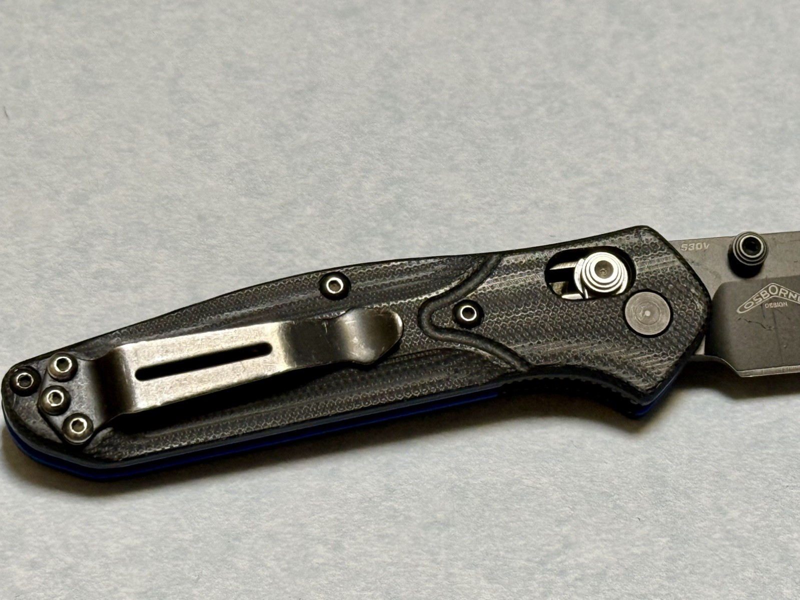 Benchmade 945BK-1 Mini Osborne Axis Reverse Tanto S30V Black/Blue G10
