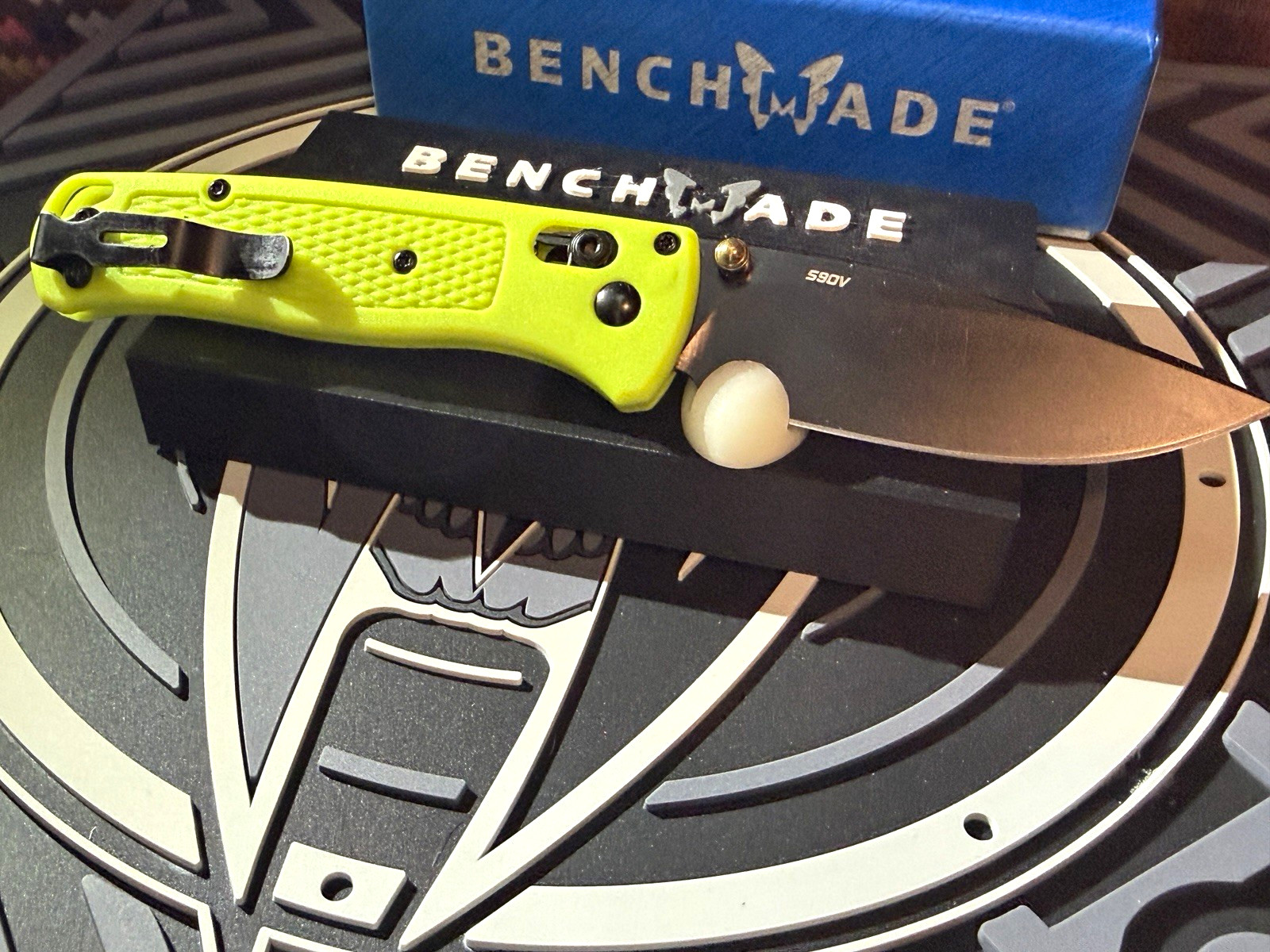 BENCHMADE 535 BUGOUT NEON Pocketknife Stainless Drop Point Plain Manual Axis