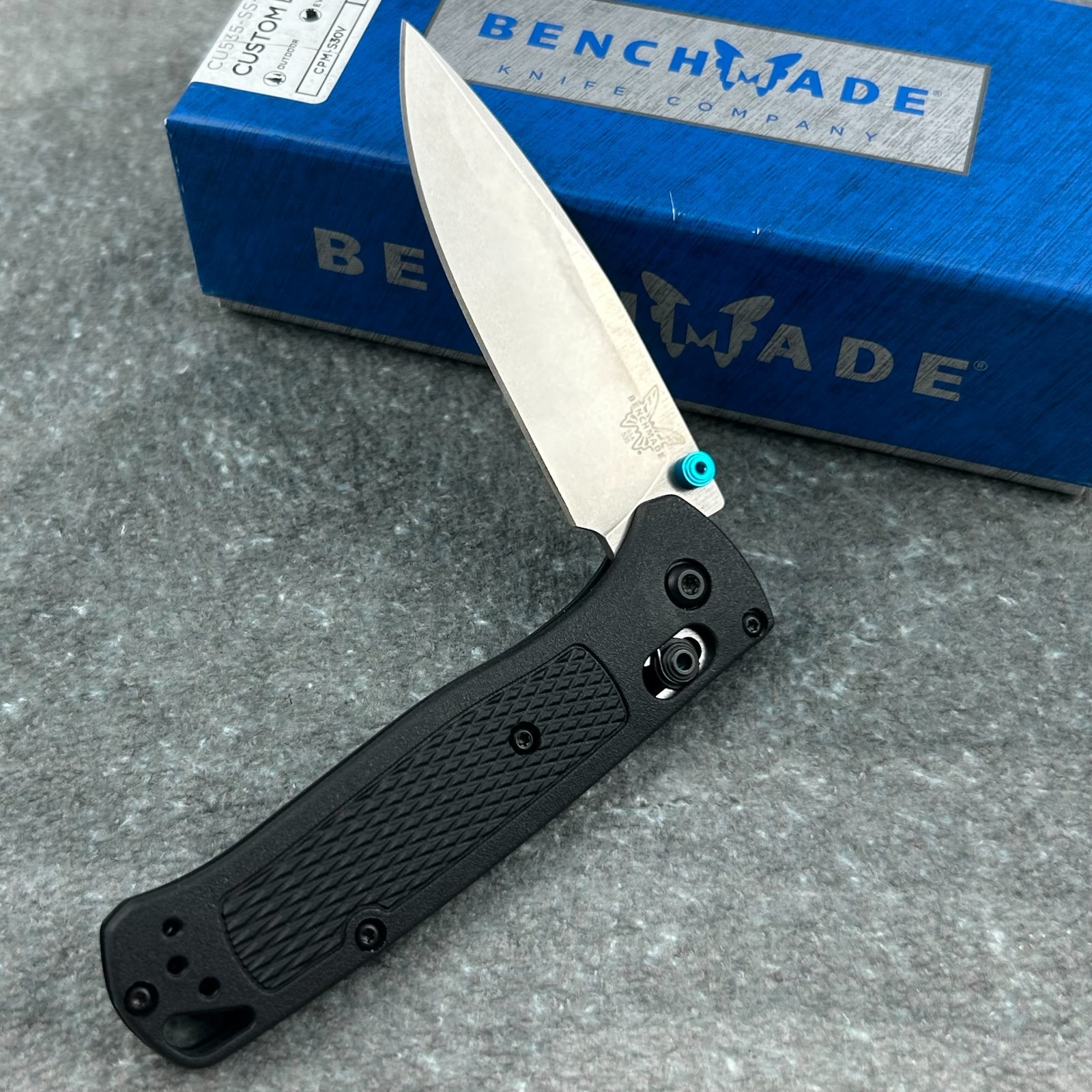 Benchmade-Bugout-(535BK-2) Black CF-Elite Handle CPM-S30V-Satin Drop Point Knive