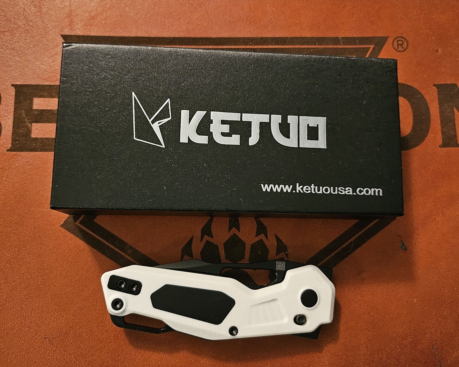 KETUO Mini Griffin Pocketknife White/Black G10 Drop Point Plain Edge Clip