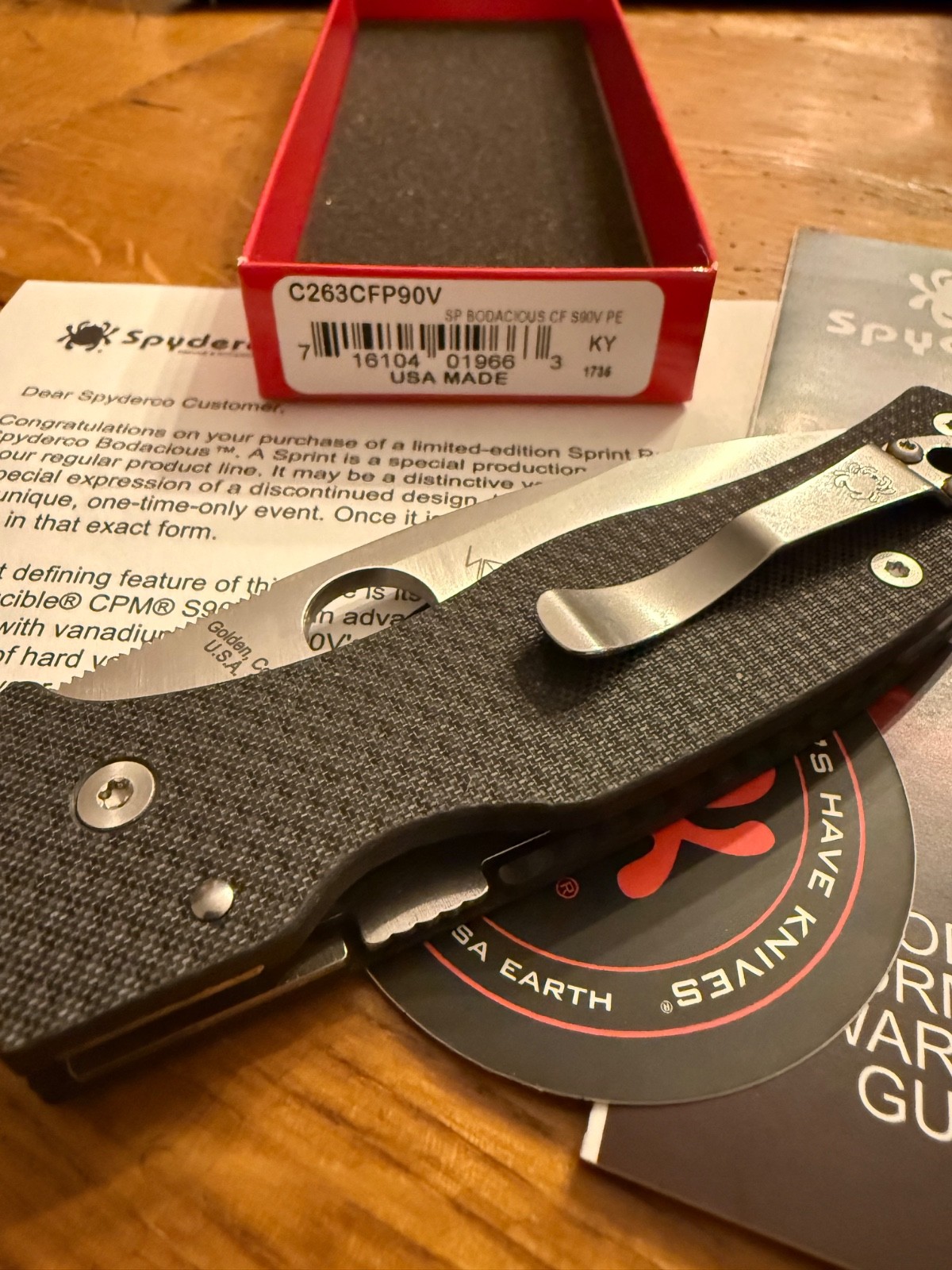NEW! HSpyderco Bodacious Carbon Fiber Sprint Run – 3.63″ S90V Satin C263CFP90V