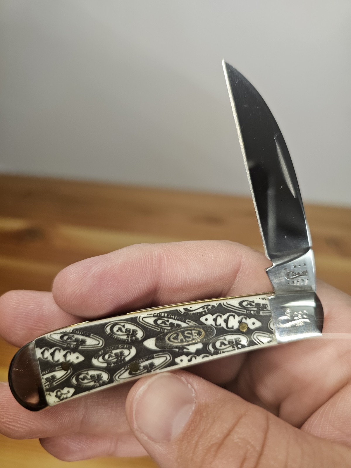 2011 Case XX 61117 Swayback Gent Knife CCC Exclusive Smooth Bone Numbered