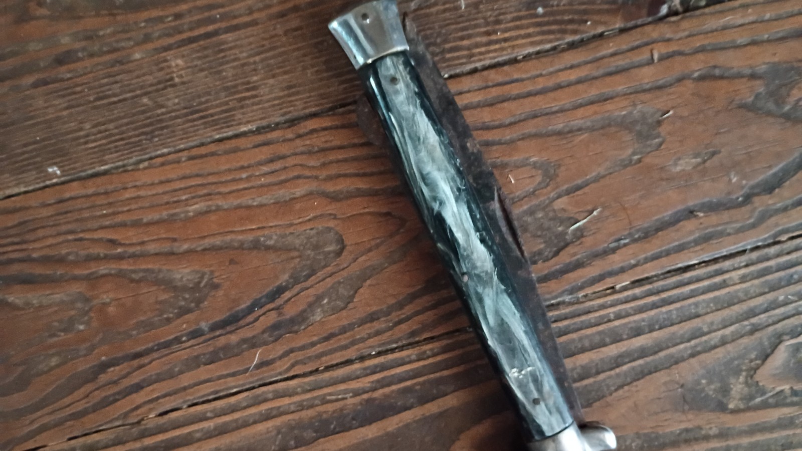 Stiletto Pocketknife Manual Lever Lock Clip Point Plain Steel Blade 2.76-4in