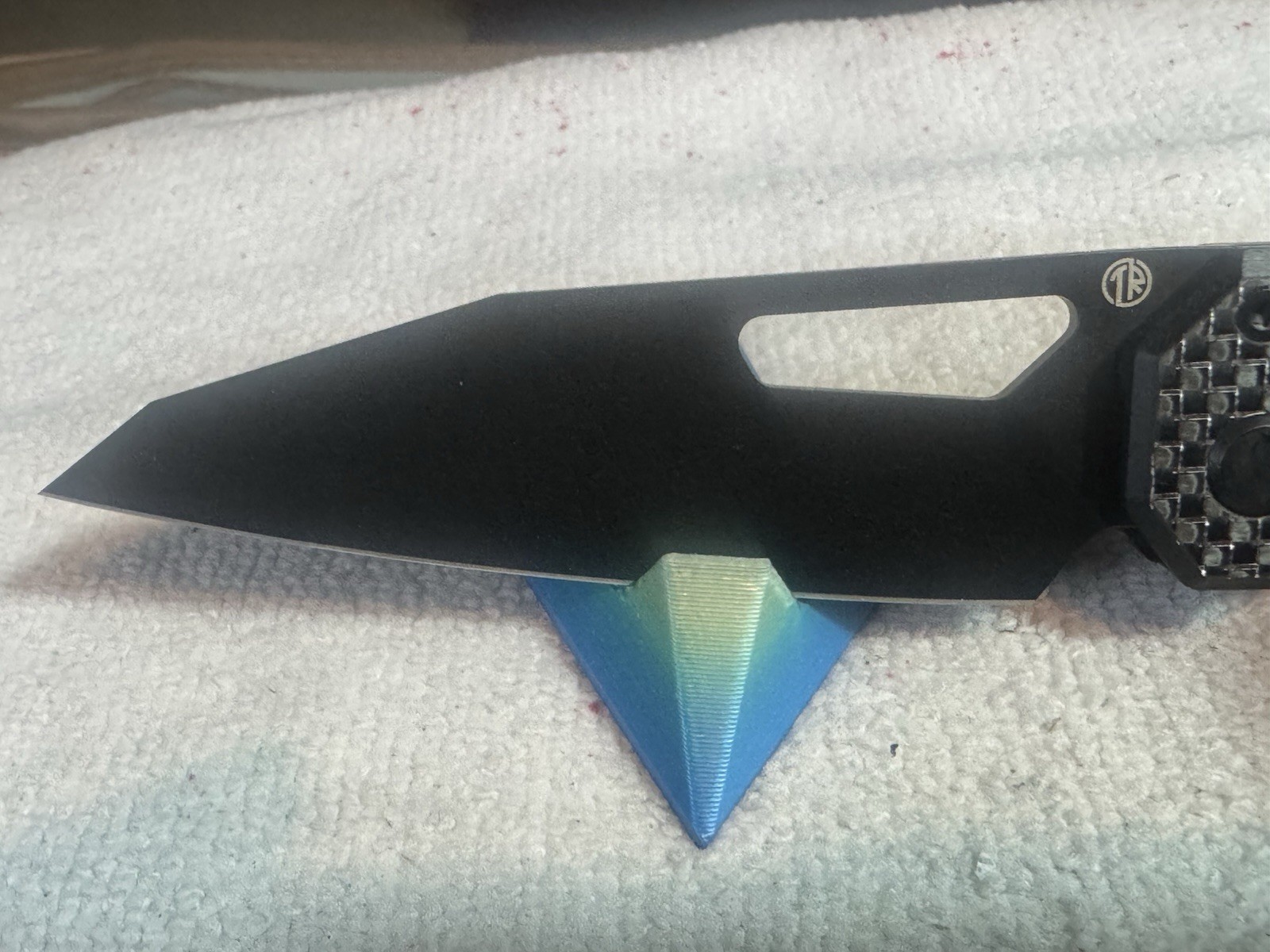 TACRAY TARCUS D2 Tanto Plain Edge Manual Crossbar lock Carbon Fiber w/ Clip