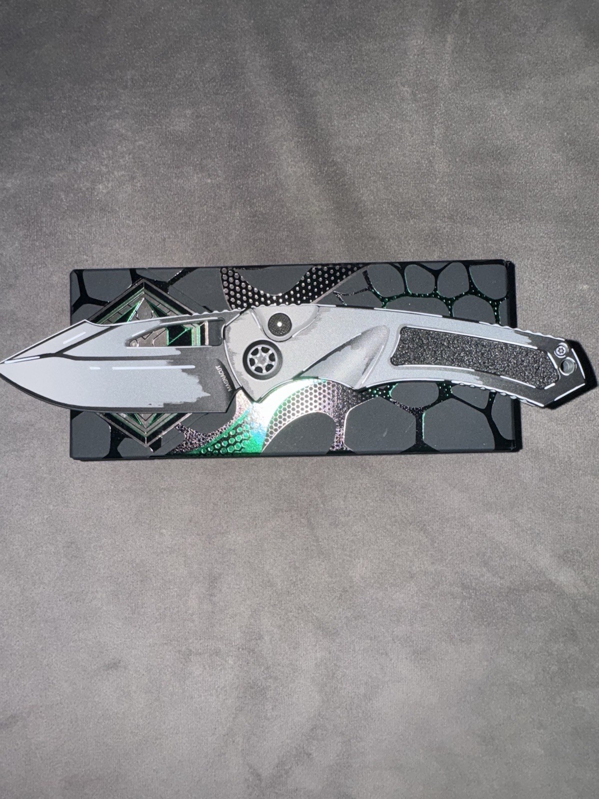 Heretic Knives Pariah Manual Button Lock Knife Gray Cel-Shade