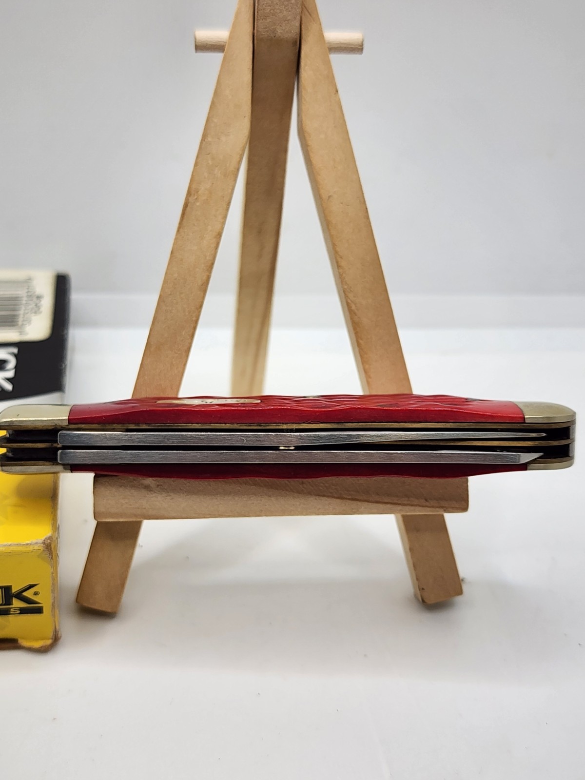 BUCK 384 CHINA RED TRAPPER KNIFE NEVER USED IN BOX N7