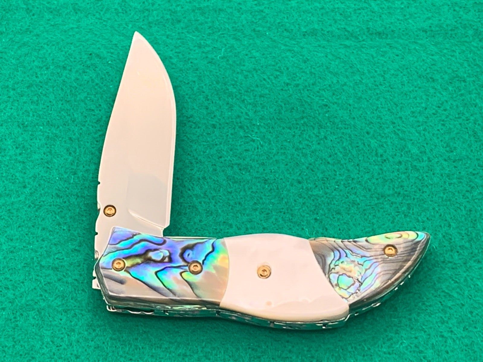 CUSTOM TAWEESAK KNIFE MOTHER OF PEARL / NONE BETTER MUSEUM QUALITY) w/ CASE
