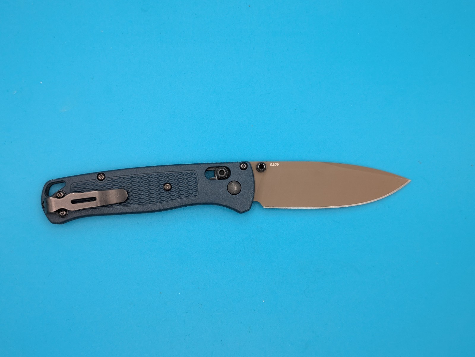 Benchmade 535FE-05 Bugout Knife Crater Blue Grivory Handle S30V Folding Knife