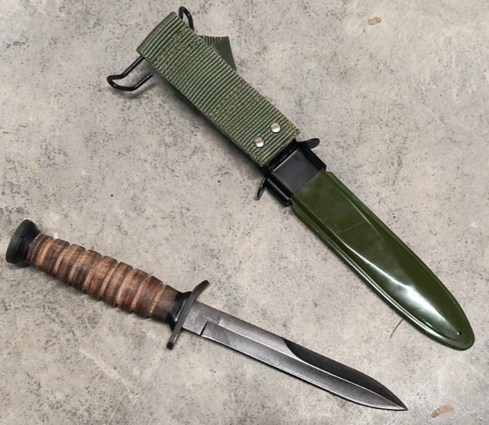 Vintage Knife/Bayonet M7 USA w/ Scabbard M8A1 Genuine Military Issue Tactical