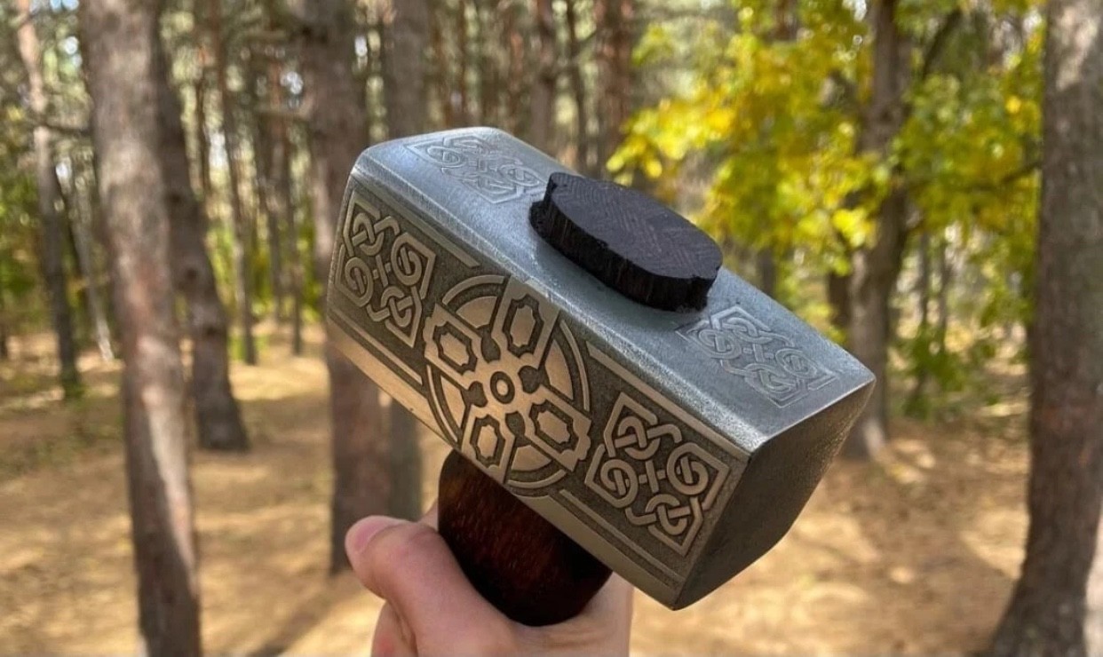 CUSTOM HANDMADE DAMASCUS STEEL VIKING HAMMER VALNUT, MJOLNIR HAMMER . BM